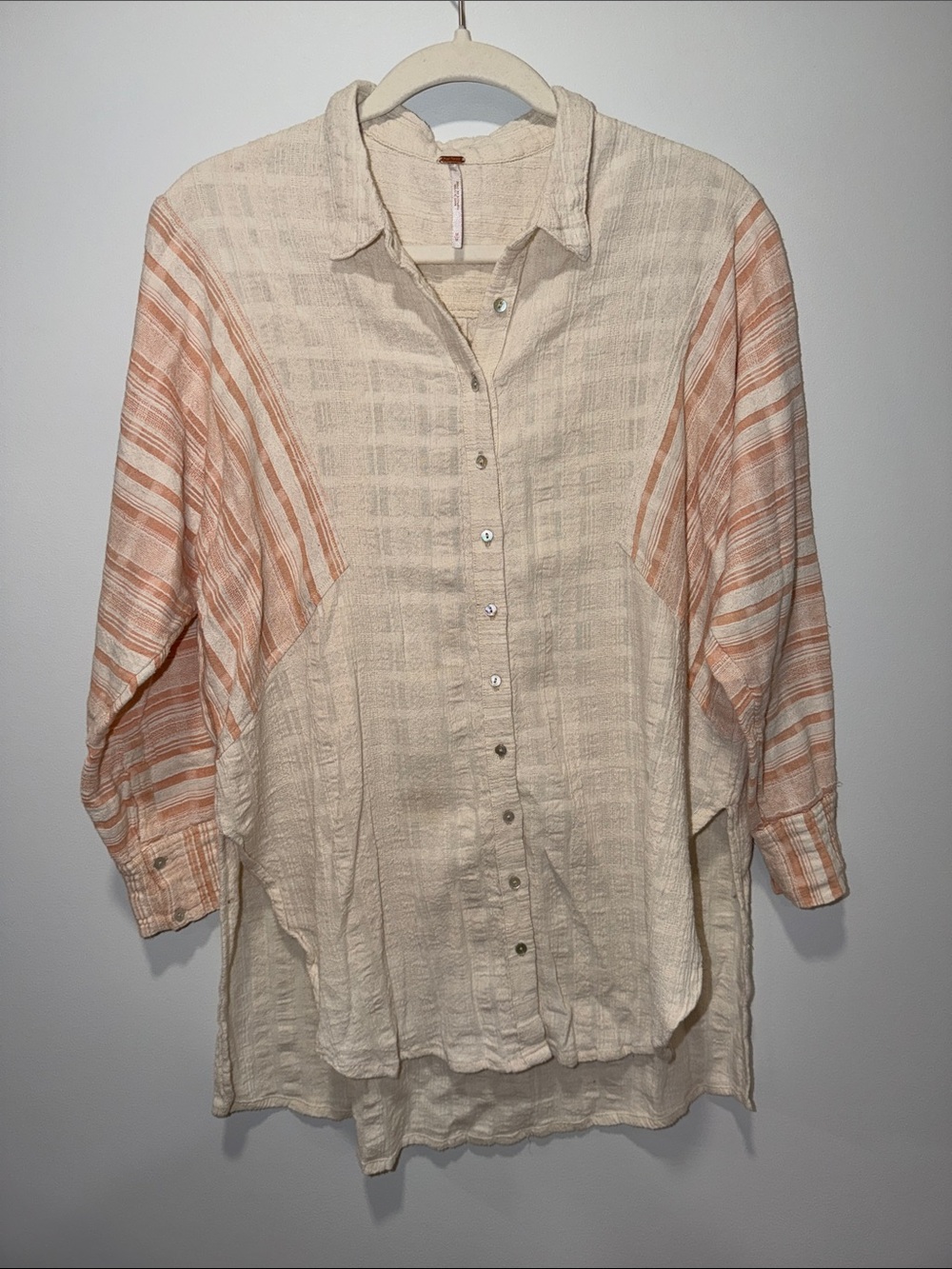 free people M Oversized Beige Coral Textured High Low Mixed Fabric Shirt